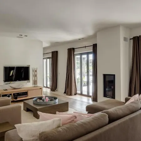 Bela - Stunning Luxury 6 Bedroom House Villa