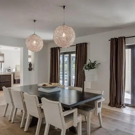 Bela - Stunning Luxury 6 Bedroom House Villa Almancil
