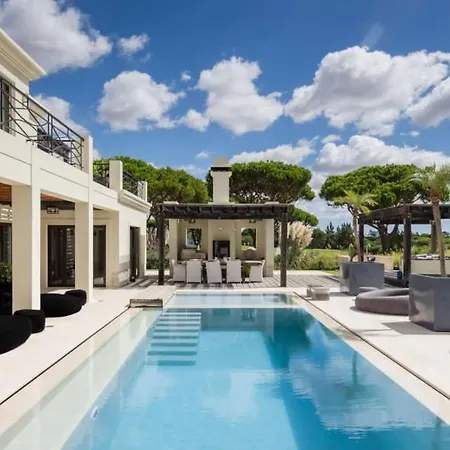 Bela - Stunning Luxury 6 Bedroom House *