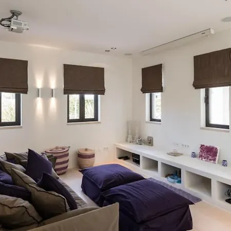 Bela - Stunning Luxury 6 Bedroom House