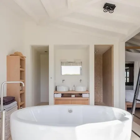 Bela - Stunning Luxury 6 Bedroom House Almancil
