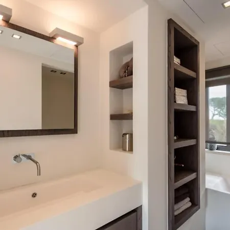 Bela - Stunning Luxury 6 Bedroom House *